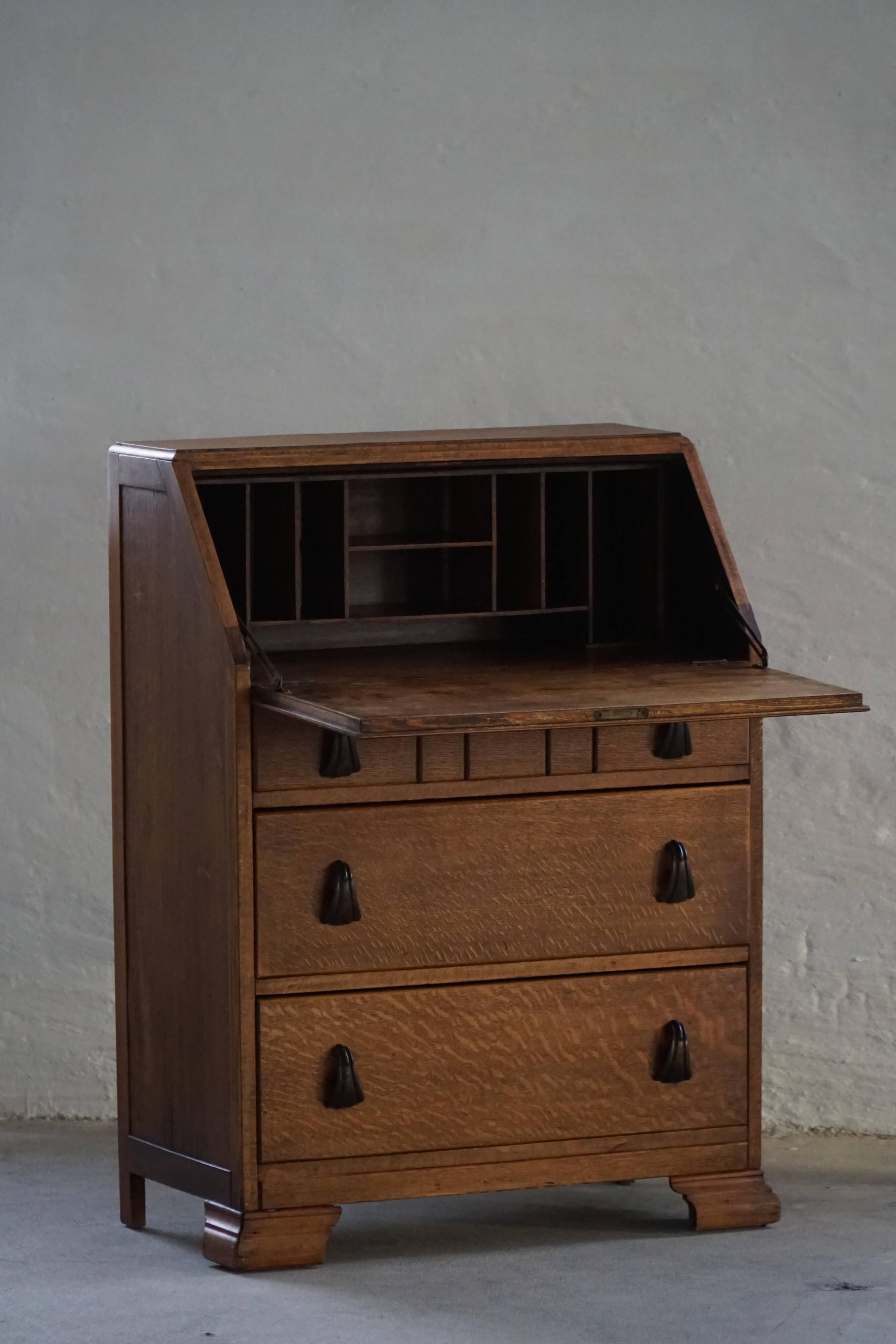 Desk / Chest of drawers in modern Danish oak from the early 20th century with shell handles.