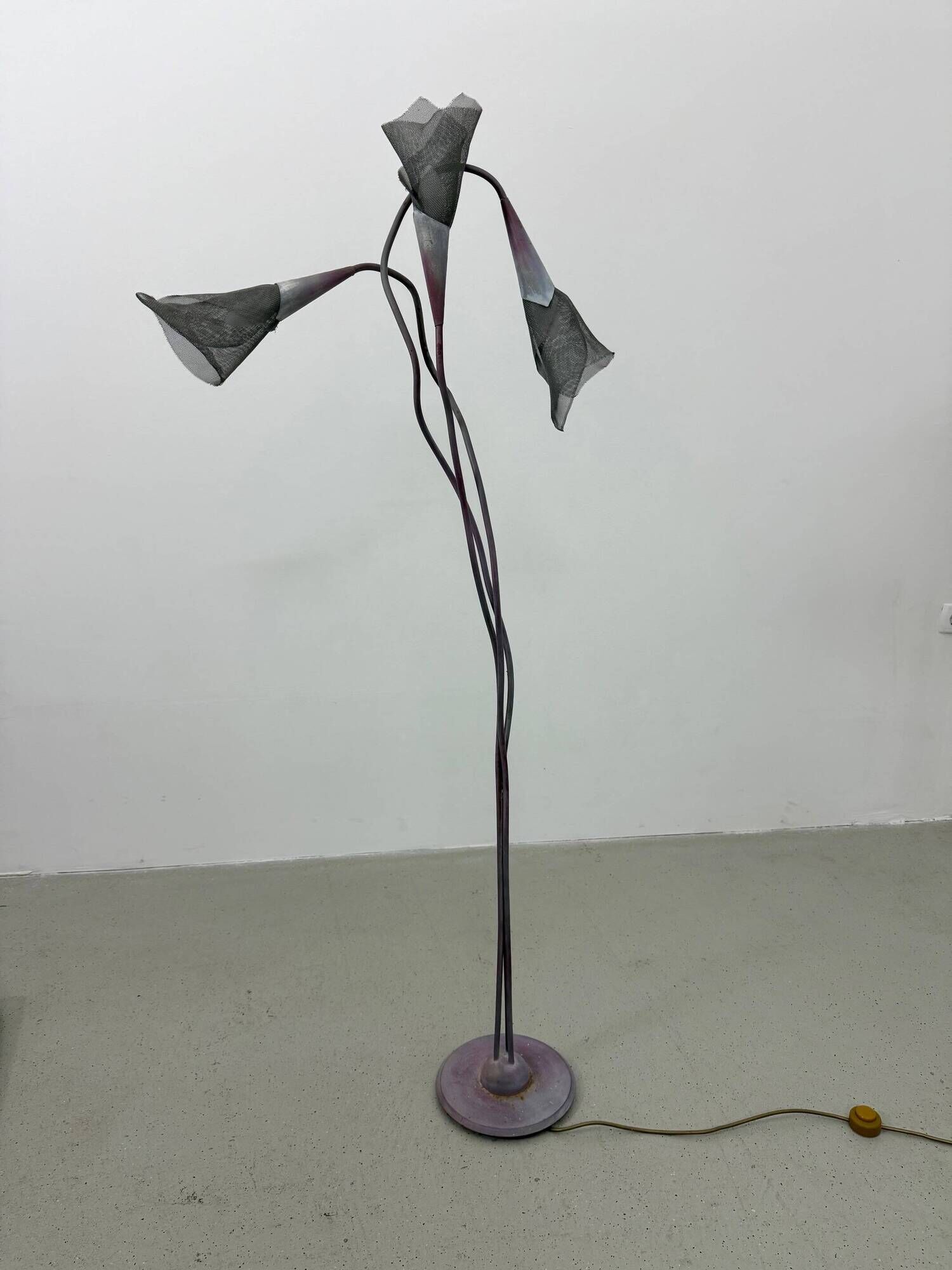 Lampadaire artisanal en métal patiné, années 1980