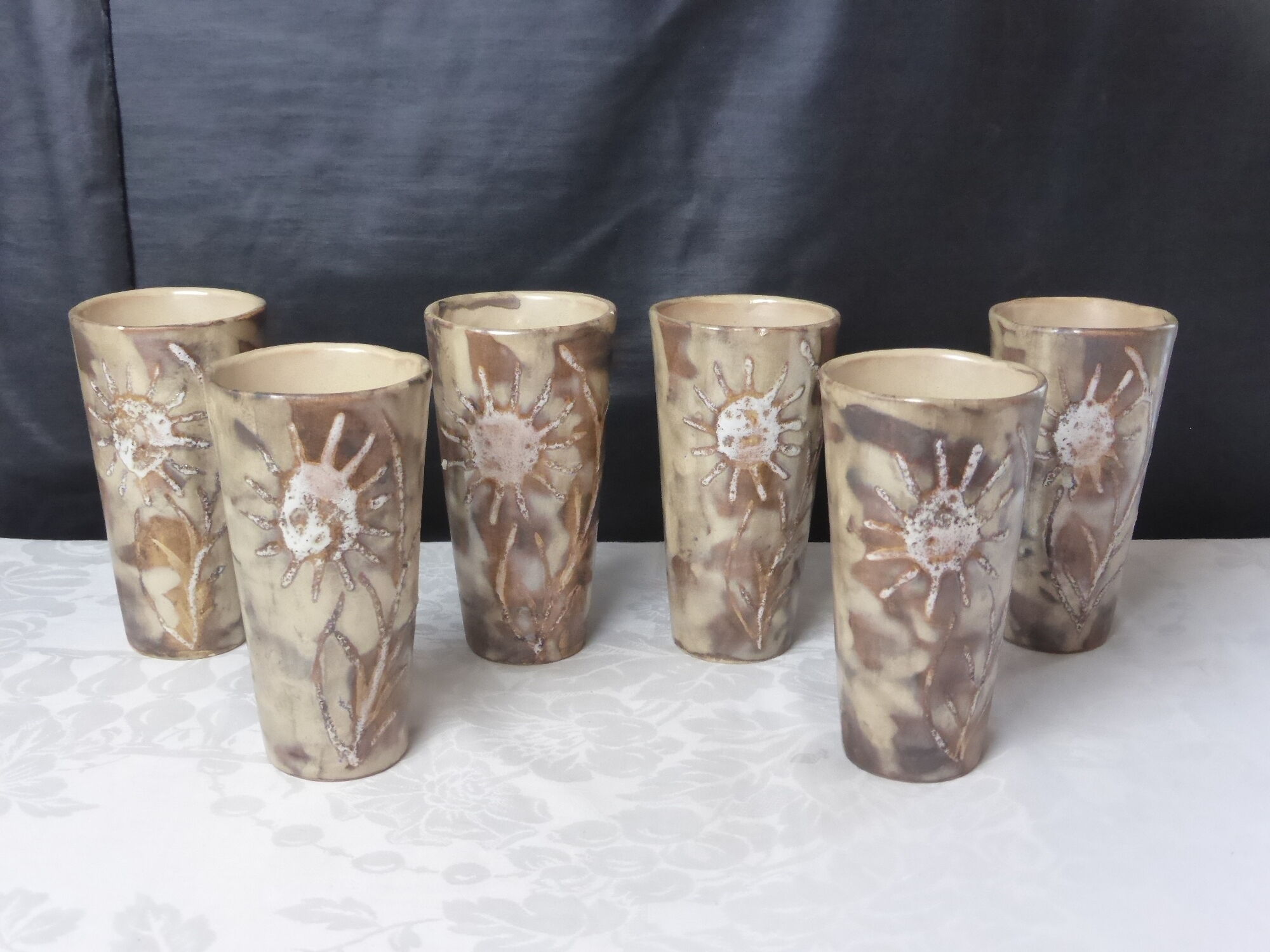 Vintage orangeade service in ceramic greige with decoration of a flower, 70s