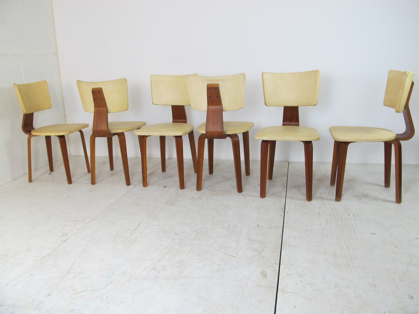 Set of 6 mid-century modernist lounge chairs in plywood - extension table by Cor Alons for Gouda den Boer