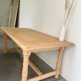 Stretchable stripped farmhouse table
