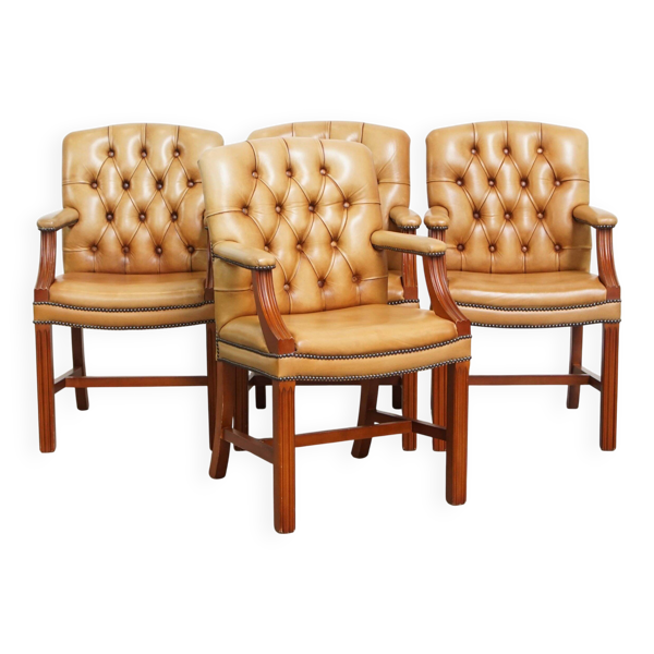 Ensemble de 4 chaises de salle à manger Chesterfield en cuir de vachette de couleur cognac clair