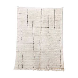Tapis berbère marocain beni ouarain écru à motifs noirs gravés 298x202cm