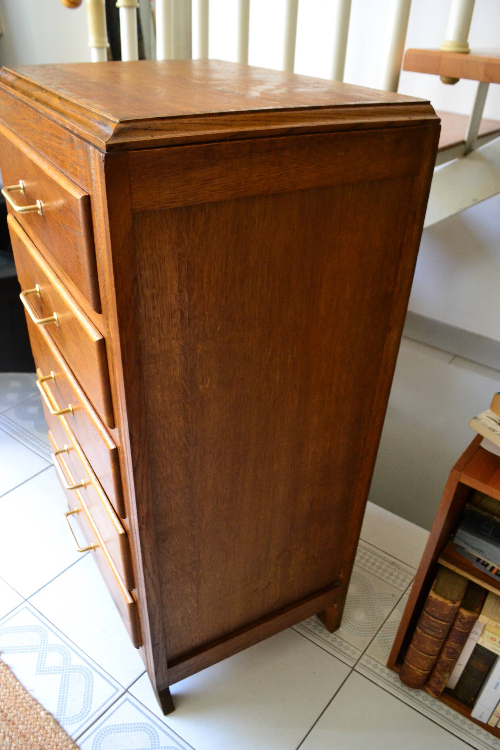Chiffonnier vintage en chêne pieds compas