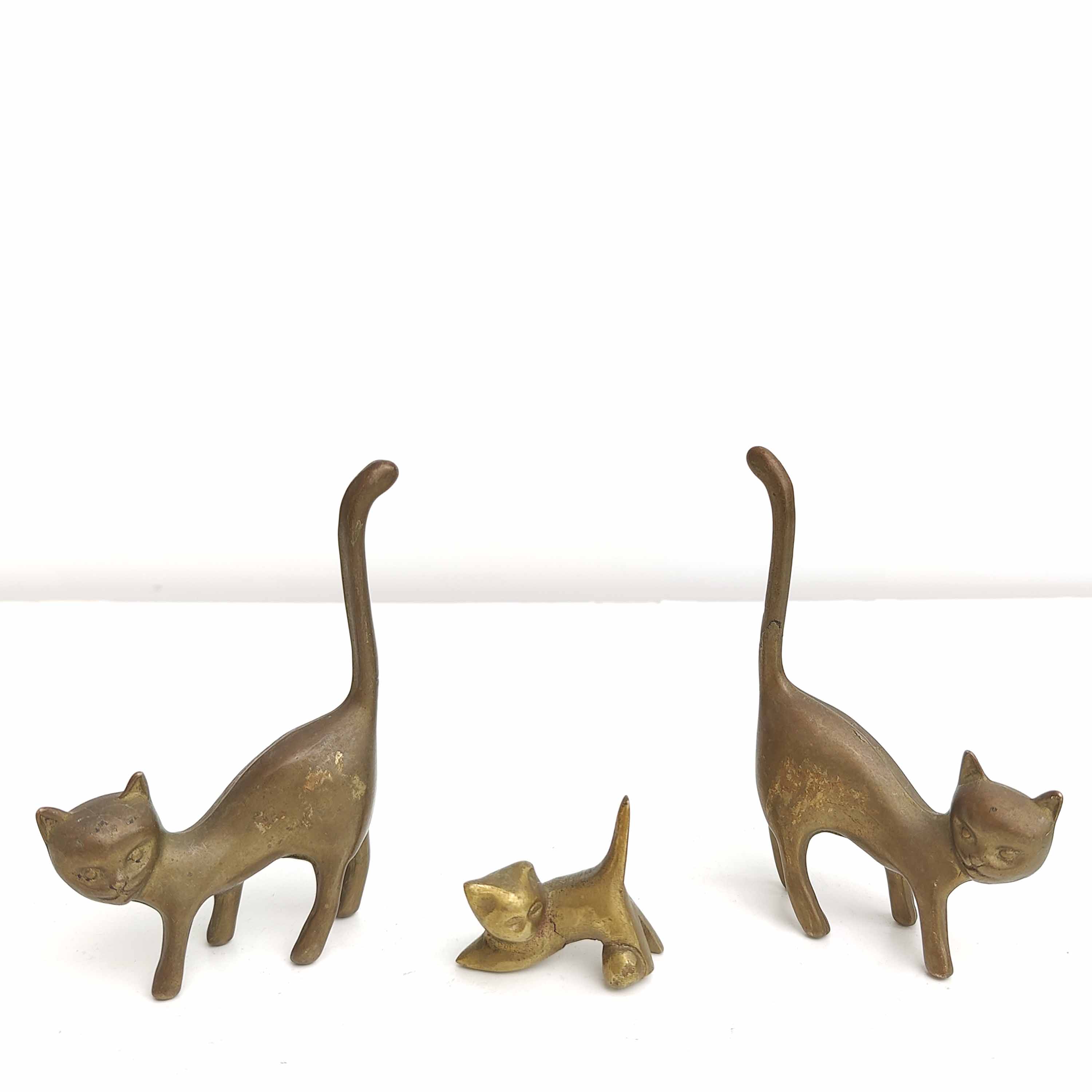 Couple brass cats and their baby cat