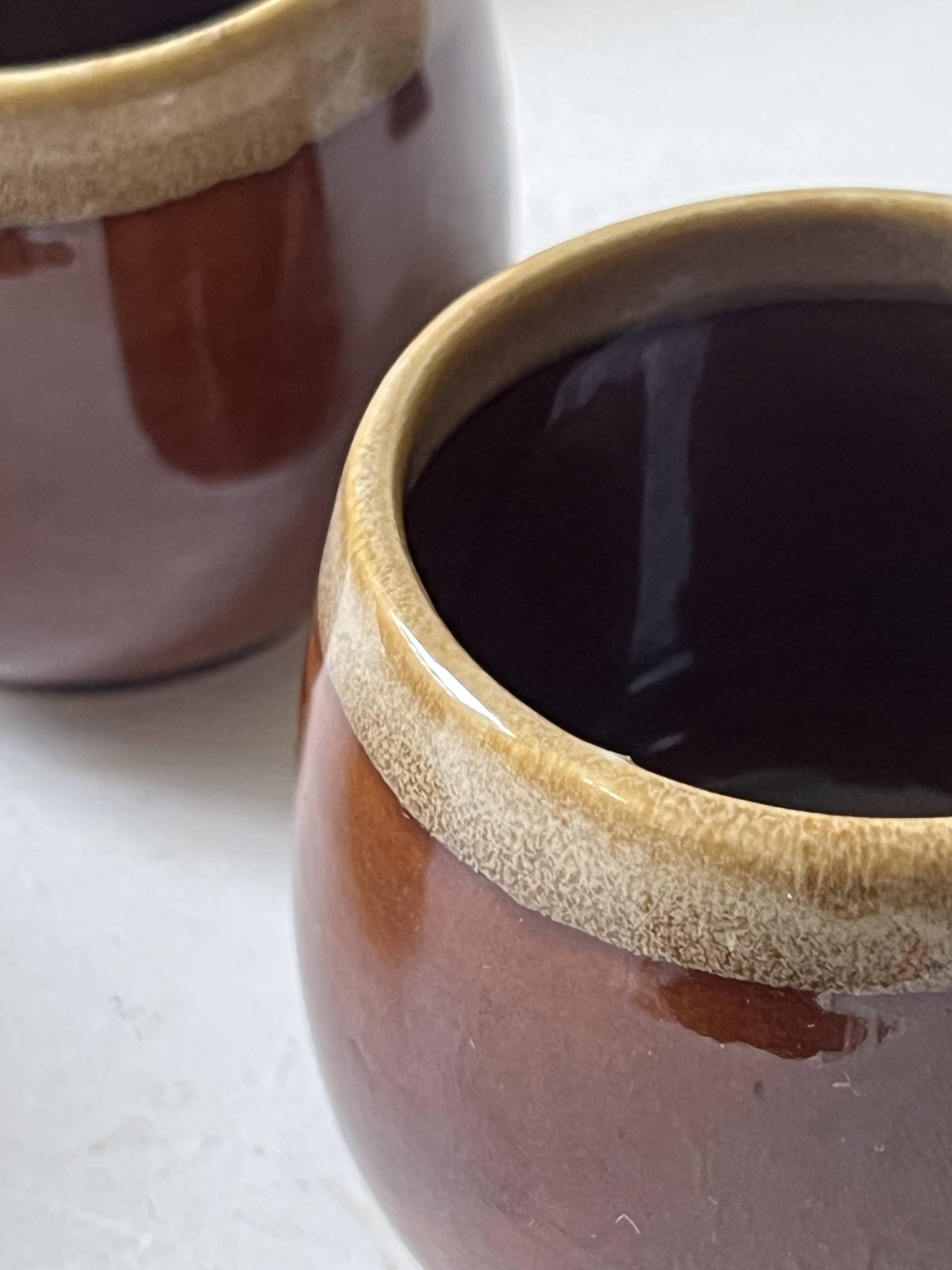 Service of 6 coffee cups in handcrafted glazed ceramic, amber brown, 1970.