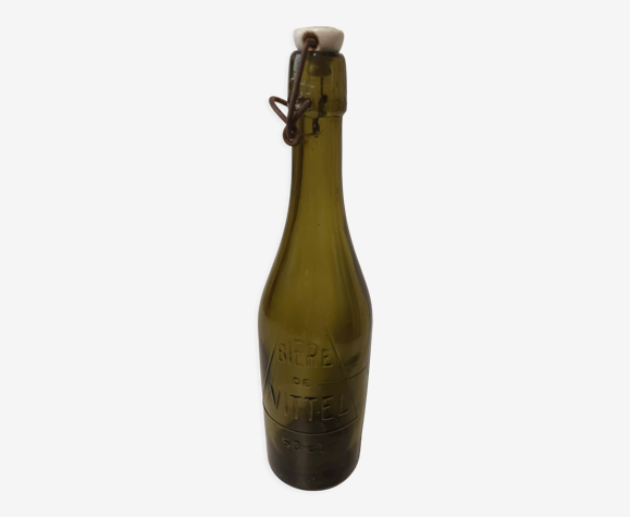 Bouteille en verre de bière de vittel
