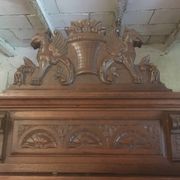 Miroir biseauté de style Henri ii en noyer