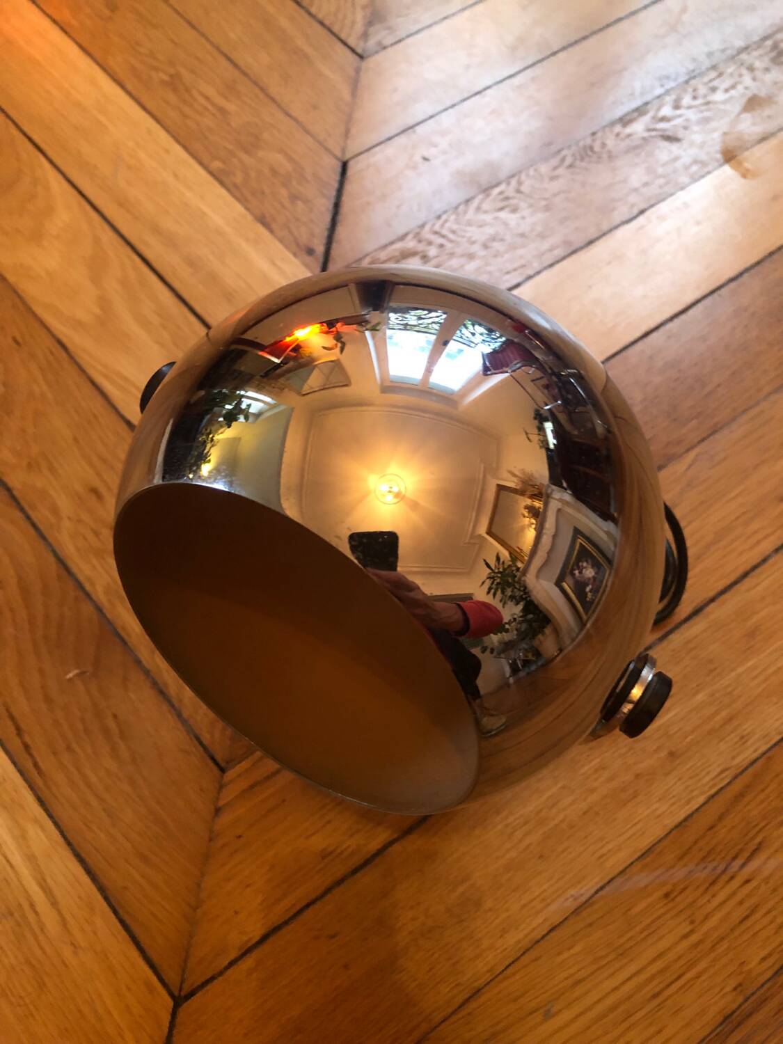 Eye ball table lamp