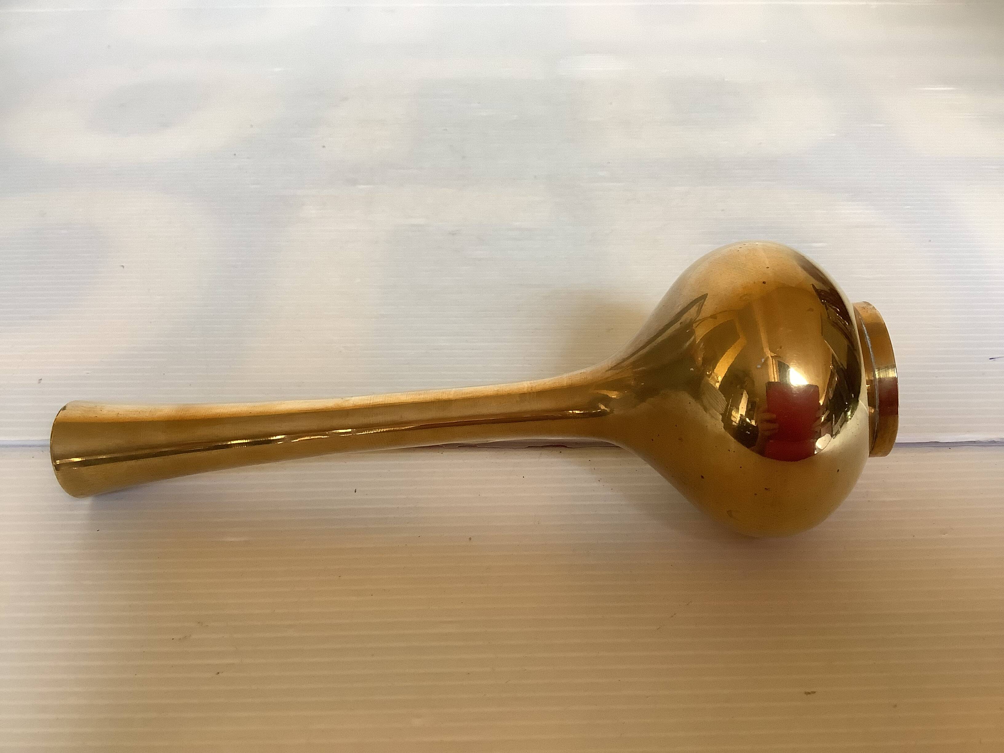 Vase soliflore en laiton