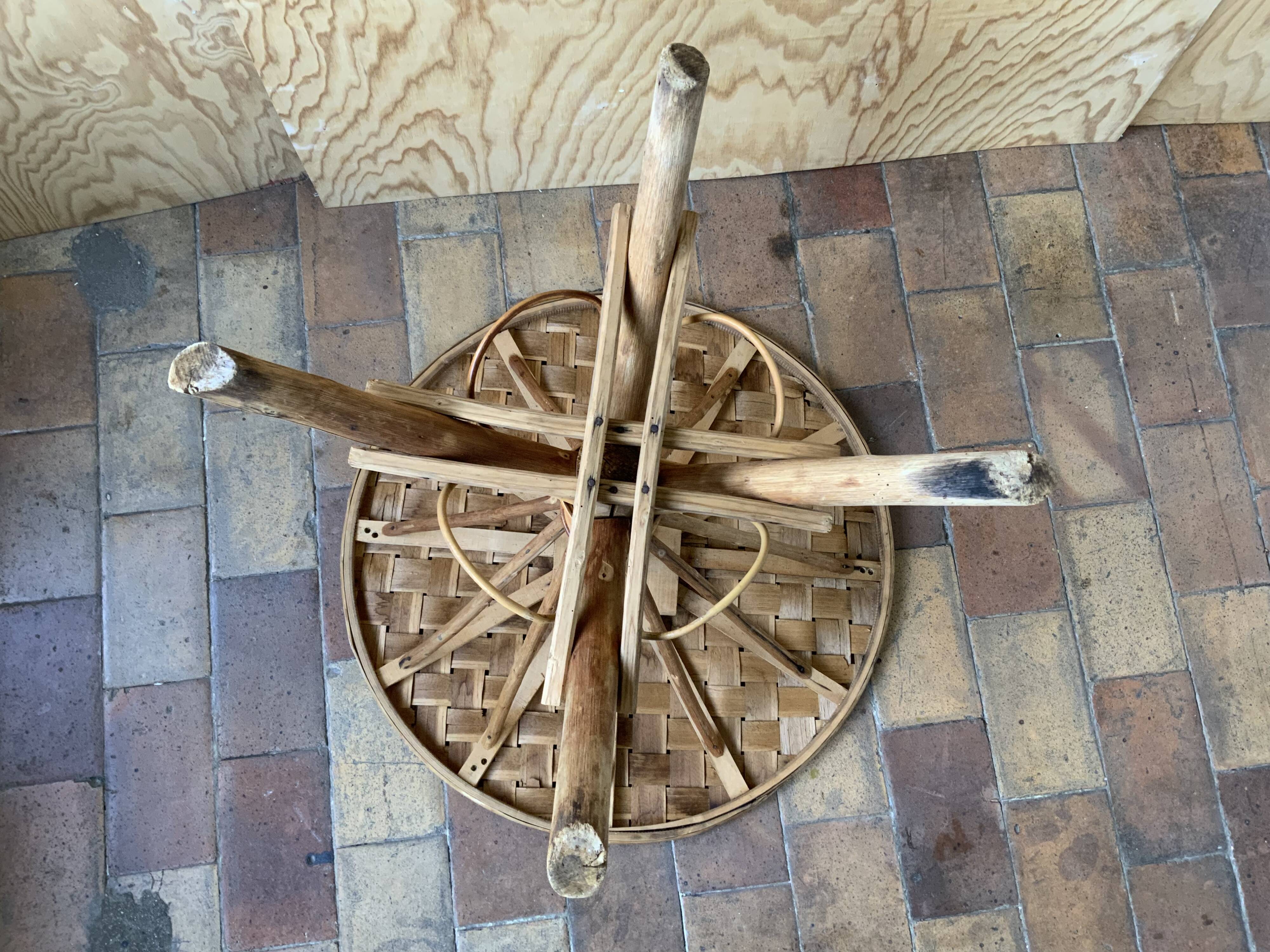 Round table in vintage chestnut