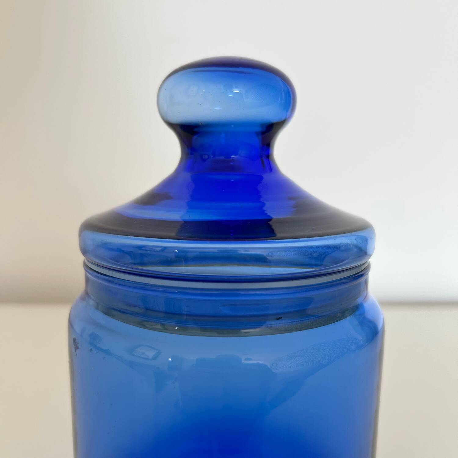 Sucrier en verre bleu