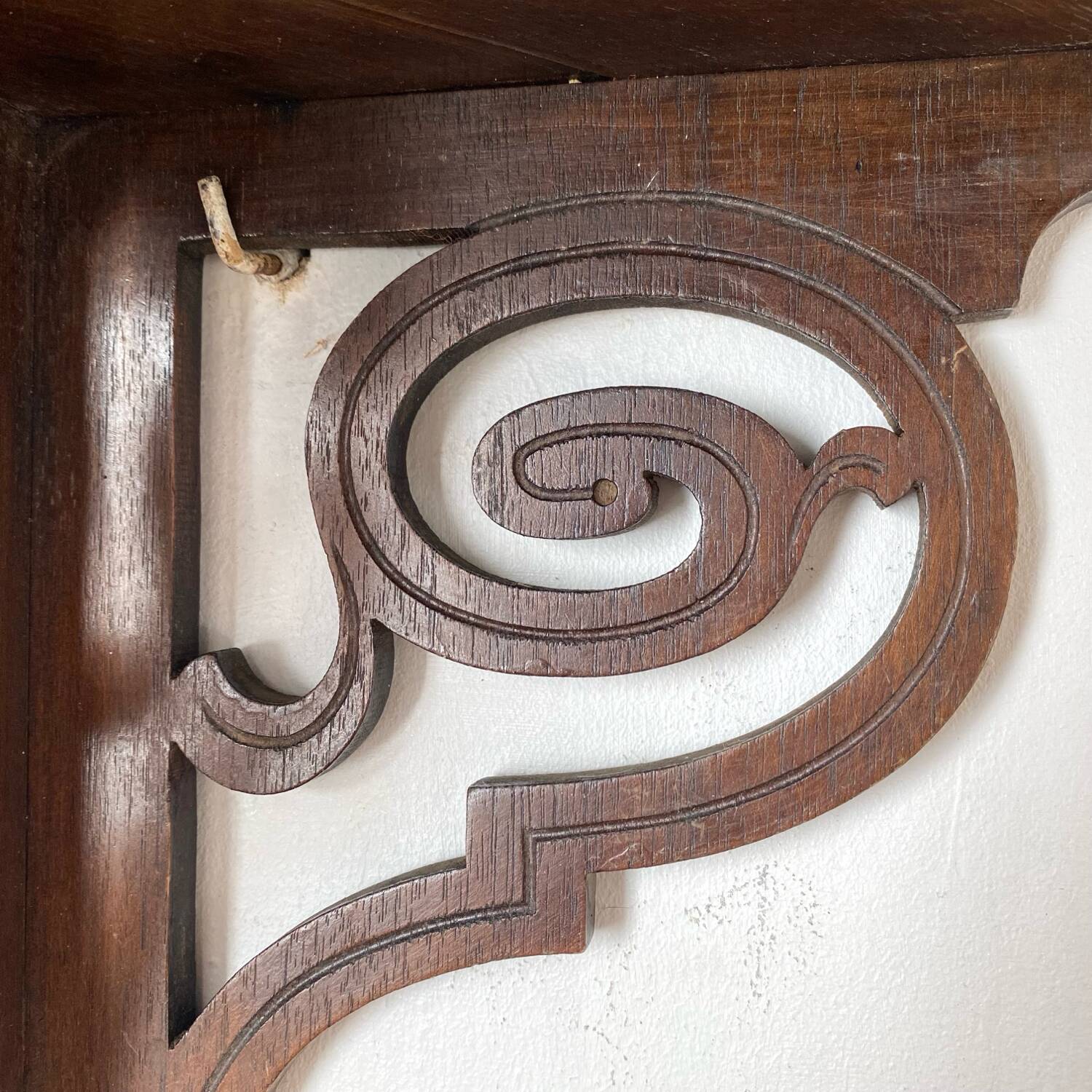 Old corner shelf in openwork wood mp