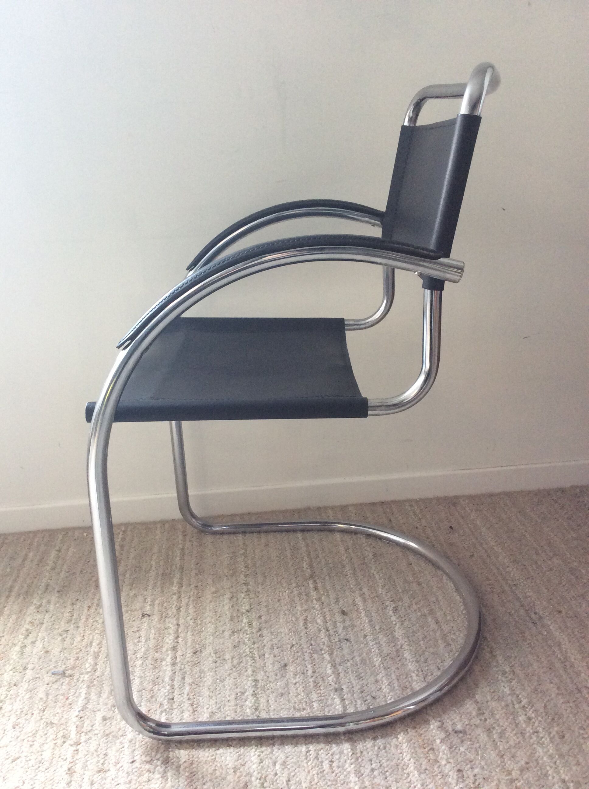 Cantilever Italy chair from the 70s in black leather