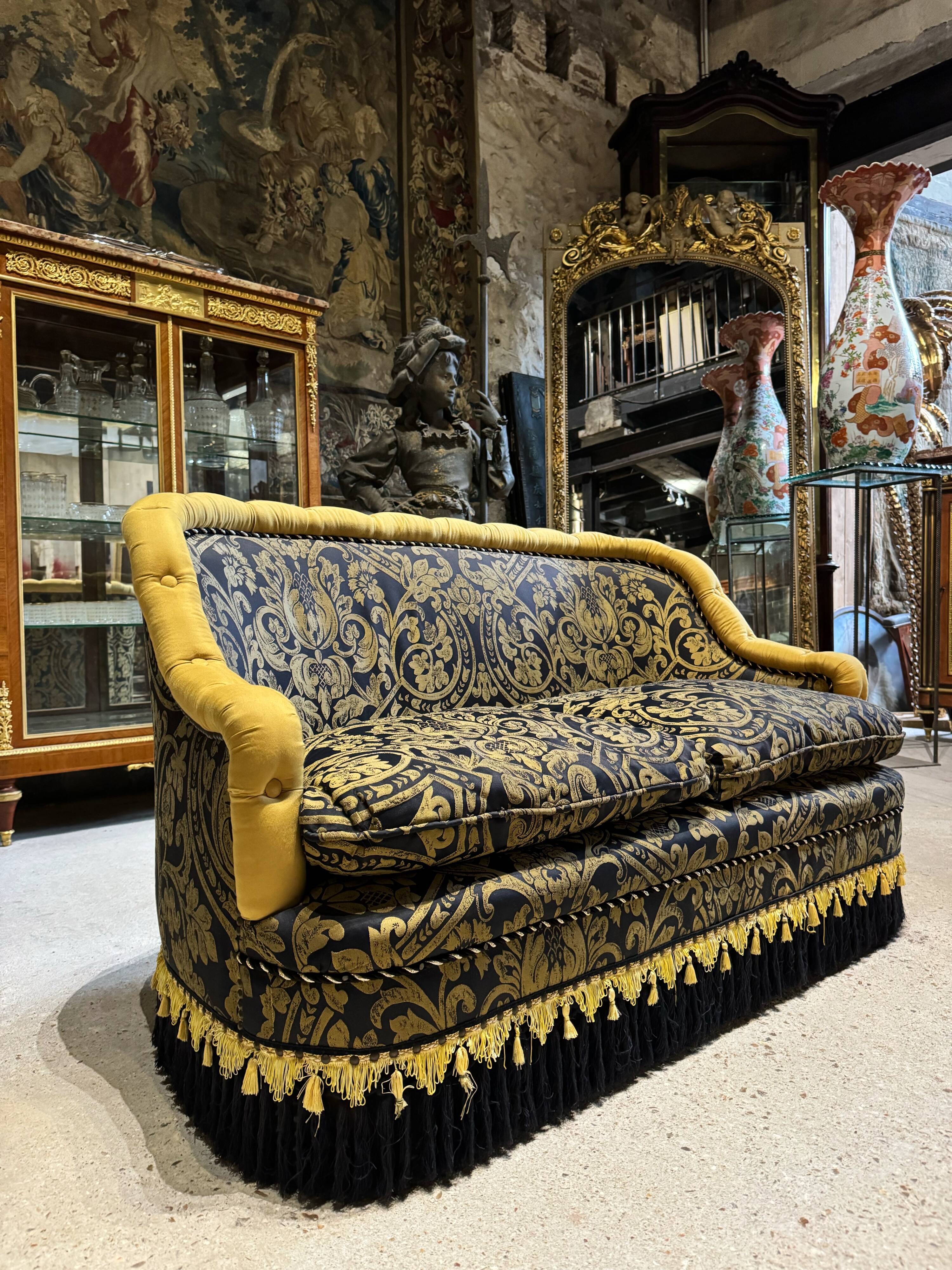 Napoleon III style living room with floral decoration