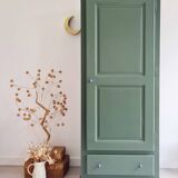 Renovated green bonnet maker