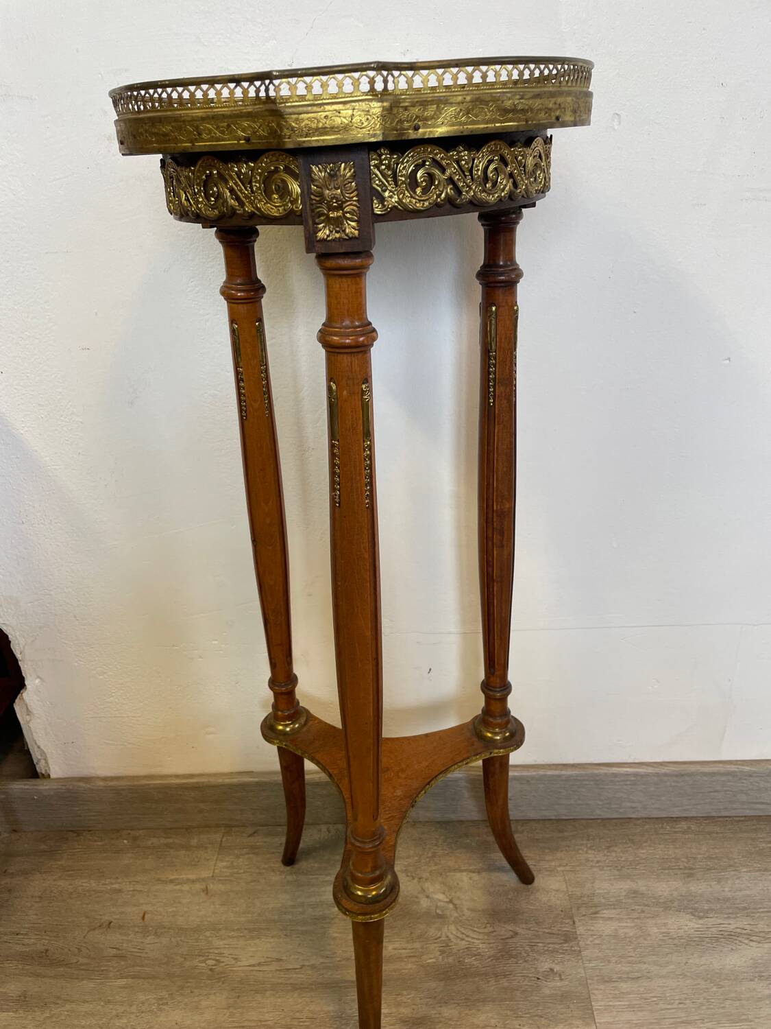 Napoleon III tripod stand