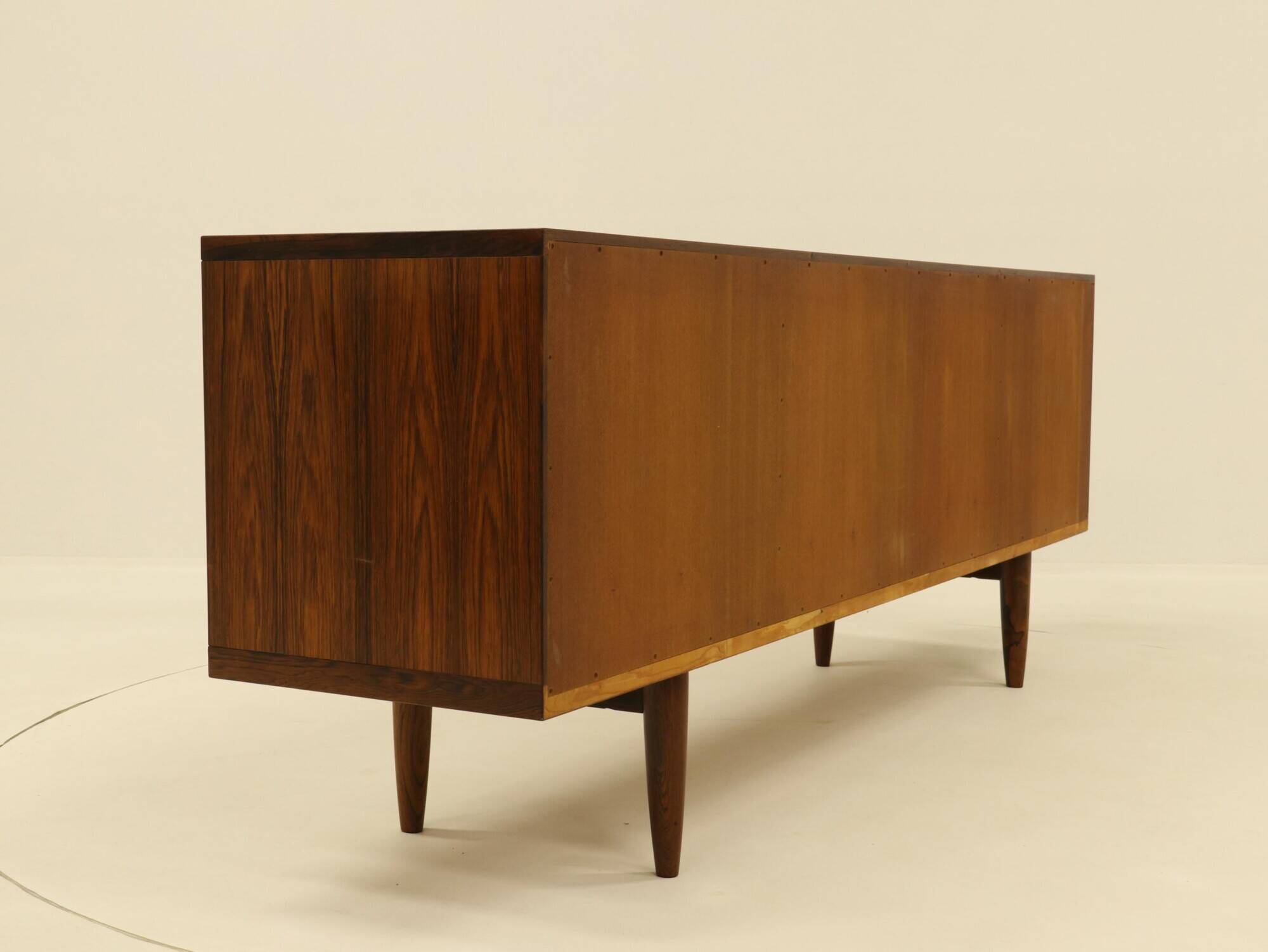 Buffet en palissandre modèle 20 de Niels Otto Møller
