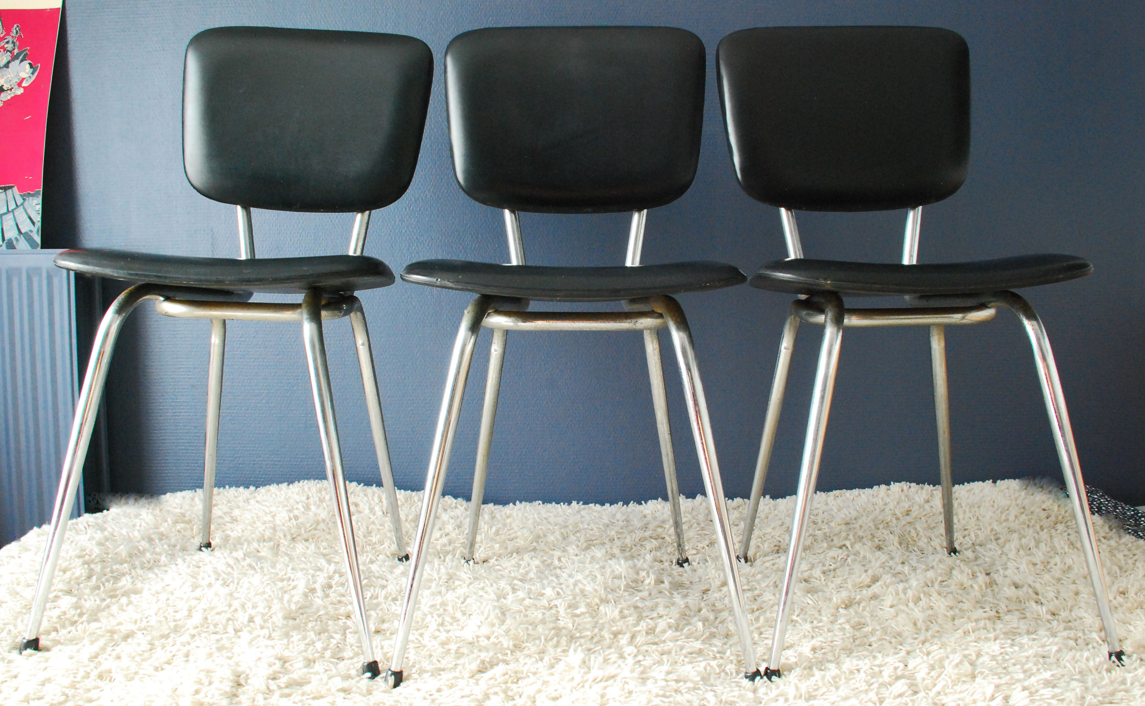 Set of three chairs in black leatherette