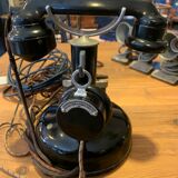 Burgunder column phone in bakelite