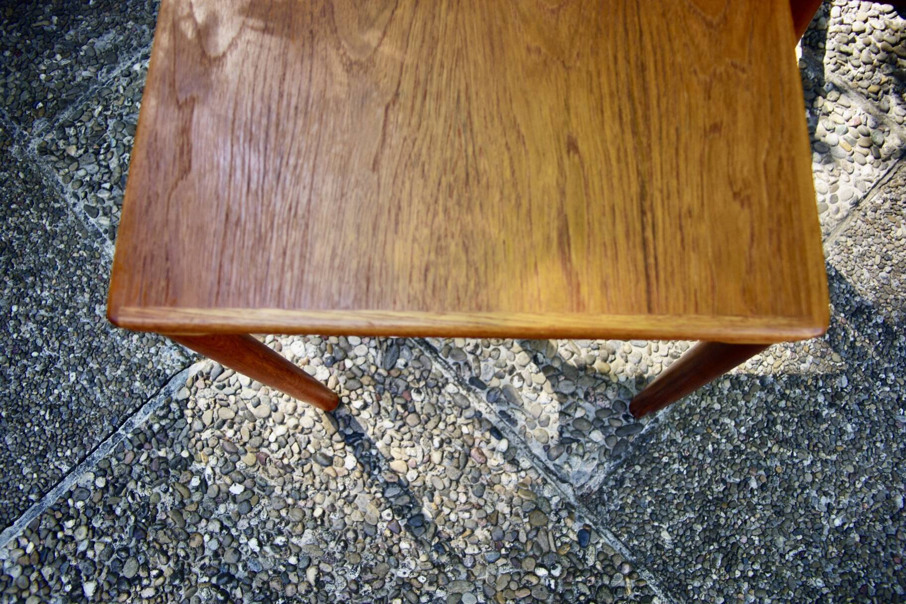 VINTAGE PARTOFTEN TEAK SIDE TABLE FOR MOBELFABRIKKEN DENMARK 1960s