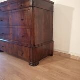 Commode italienne à quatre tiroirs en noyer de la fin du XIXe siècle