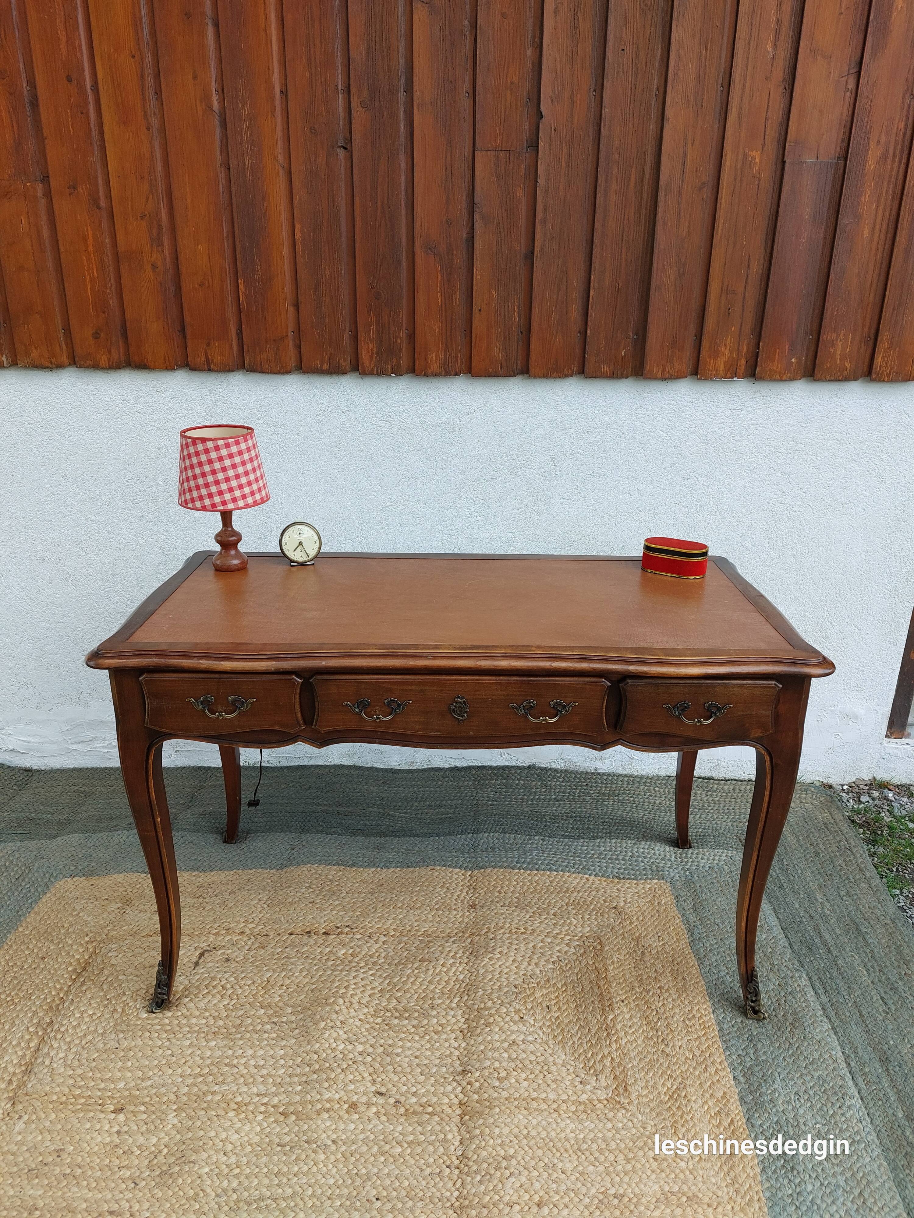Louis XV style desk in wood, with a brown leather top.