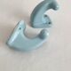 2 patères de salle de bain vintage en céramique bleue