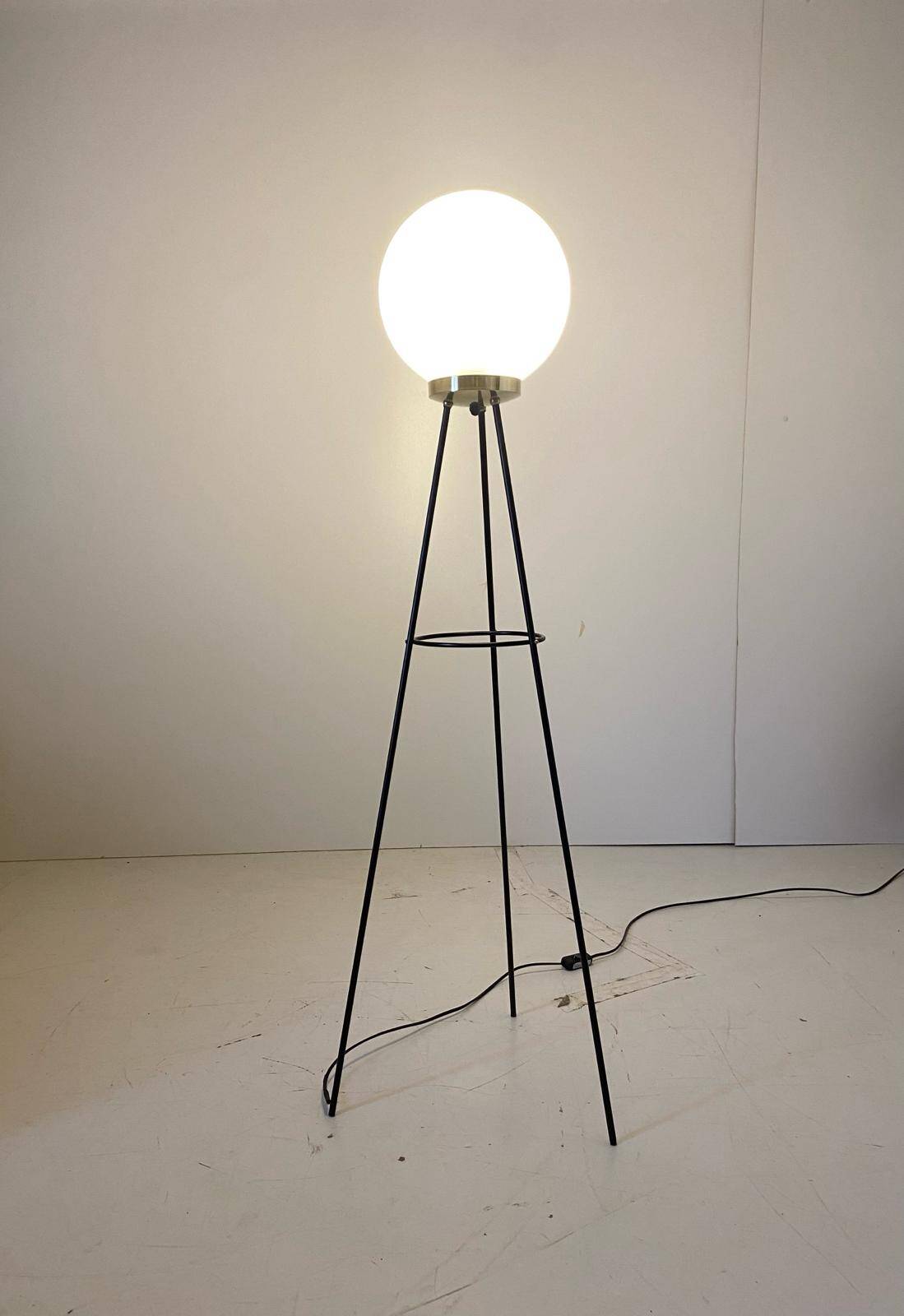 vintage floor lamp with tripode structure Italy