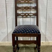 Suite de 6 chaises anglaises 19ème en chêne