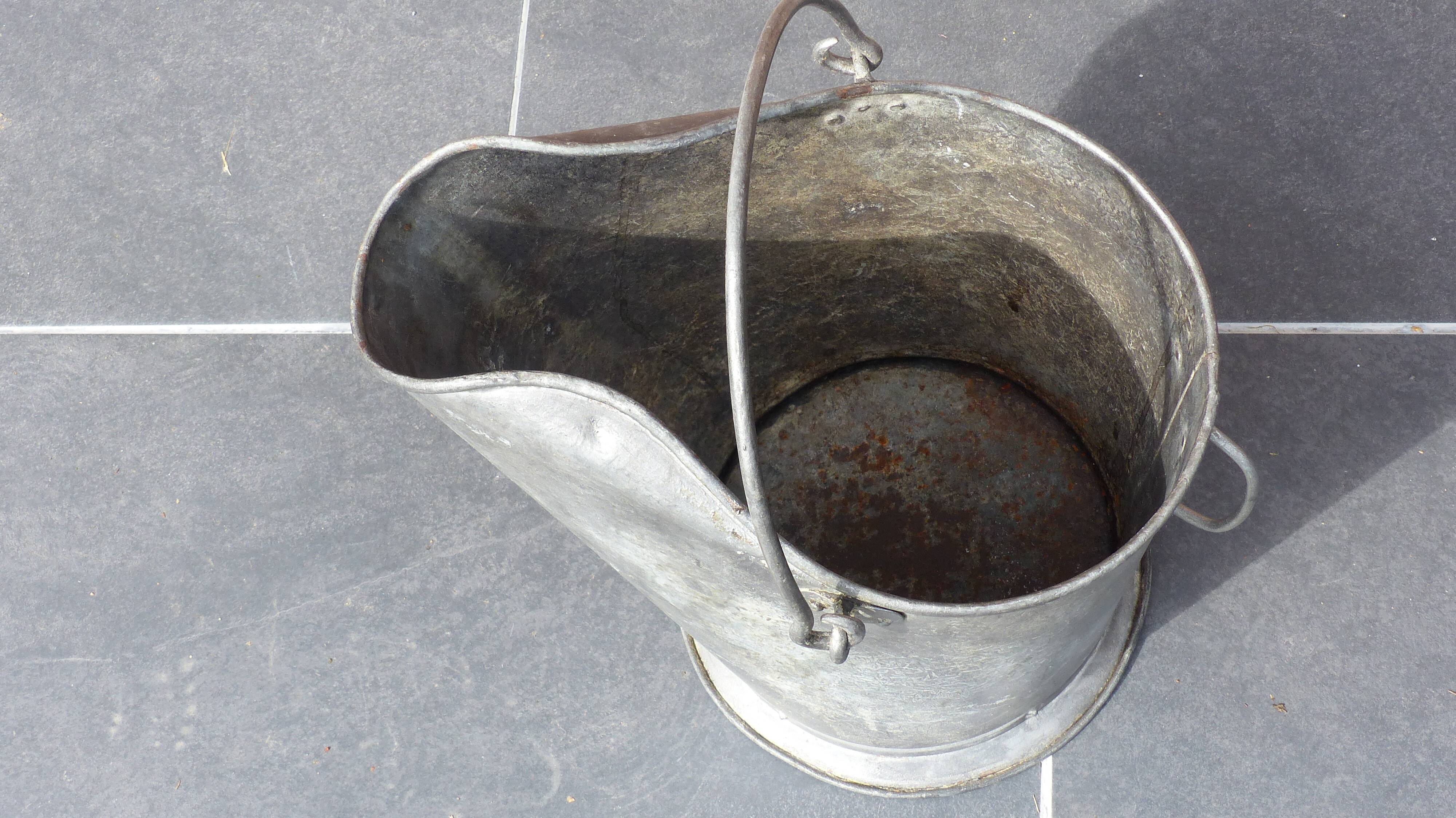 Zinc bucket