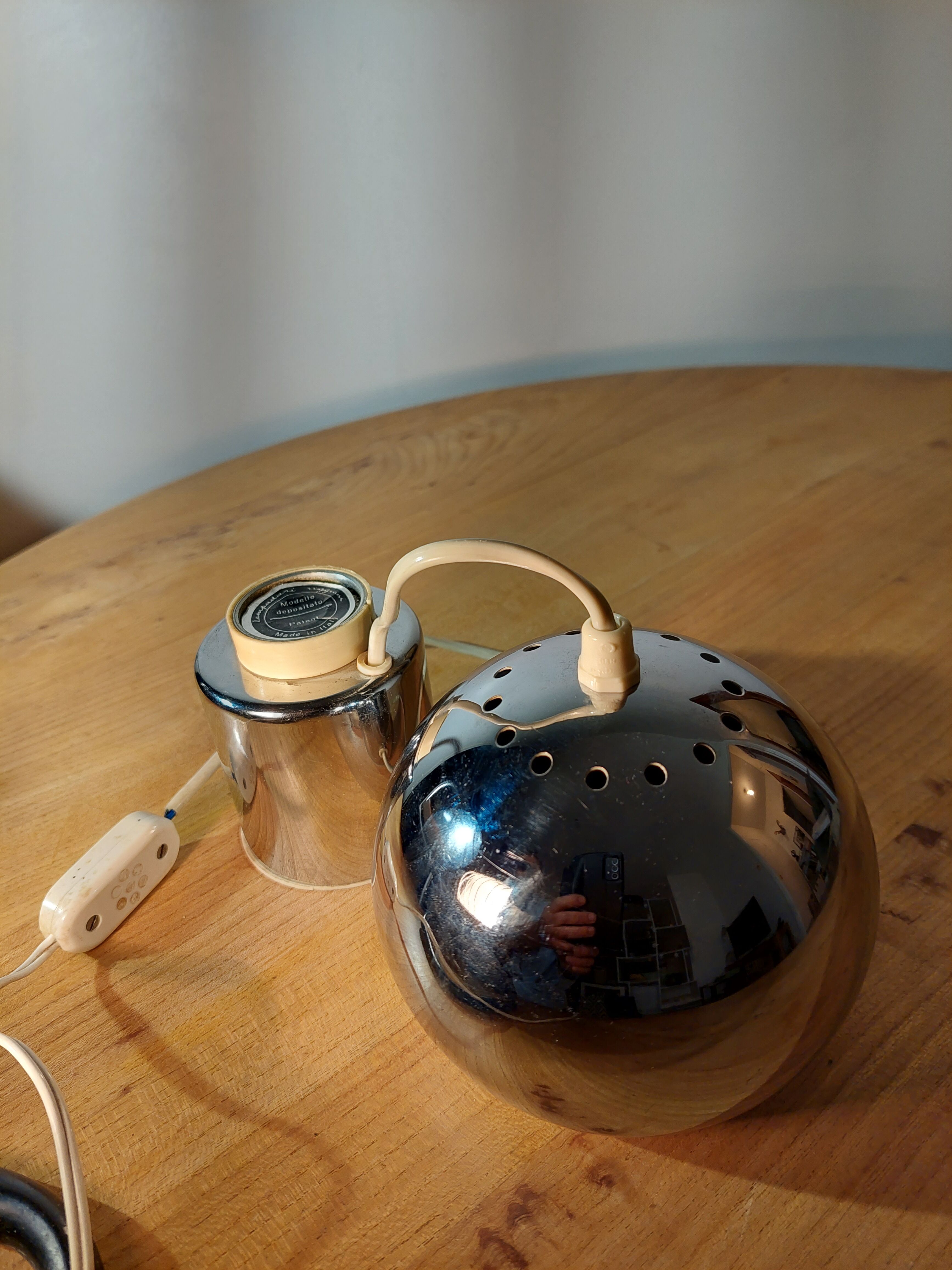 Table lamp Geoffrey Reggiani magnet