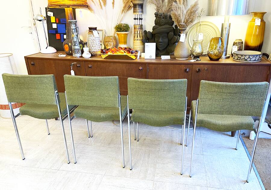 4 Kvadrat khaki and chrome chairs, 1970