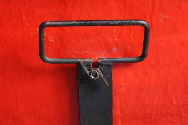 Fauteuil ''Éléphant'' rouge de Bernard Rancillac