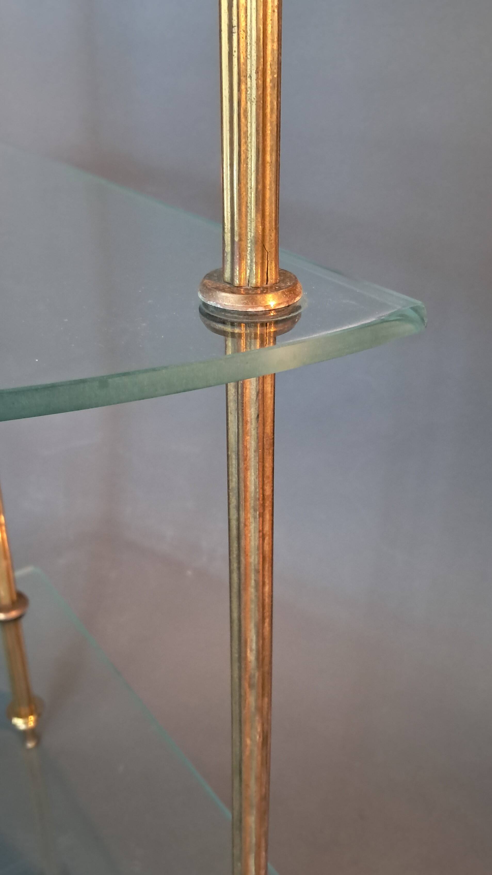 Neoclassical style 3-shelf corner cupboard in gilded brass, Circa 1950/1960.