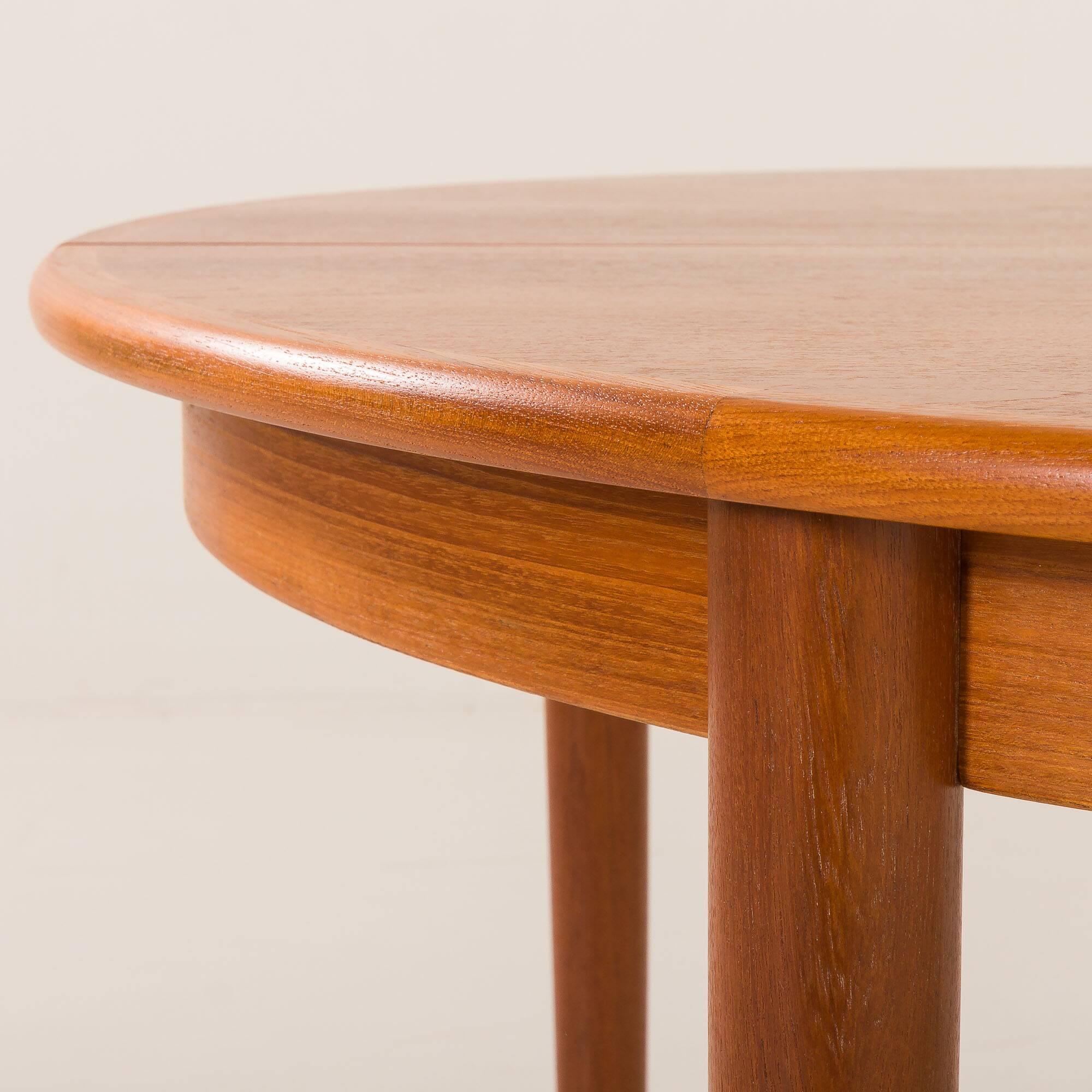 Danish round teak expandable table with 2 leaves, 1960s