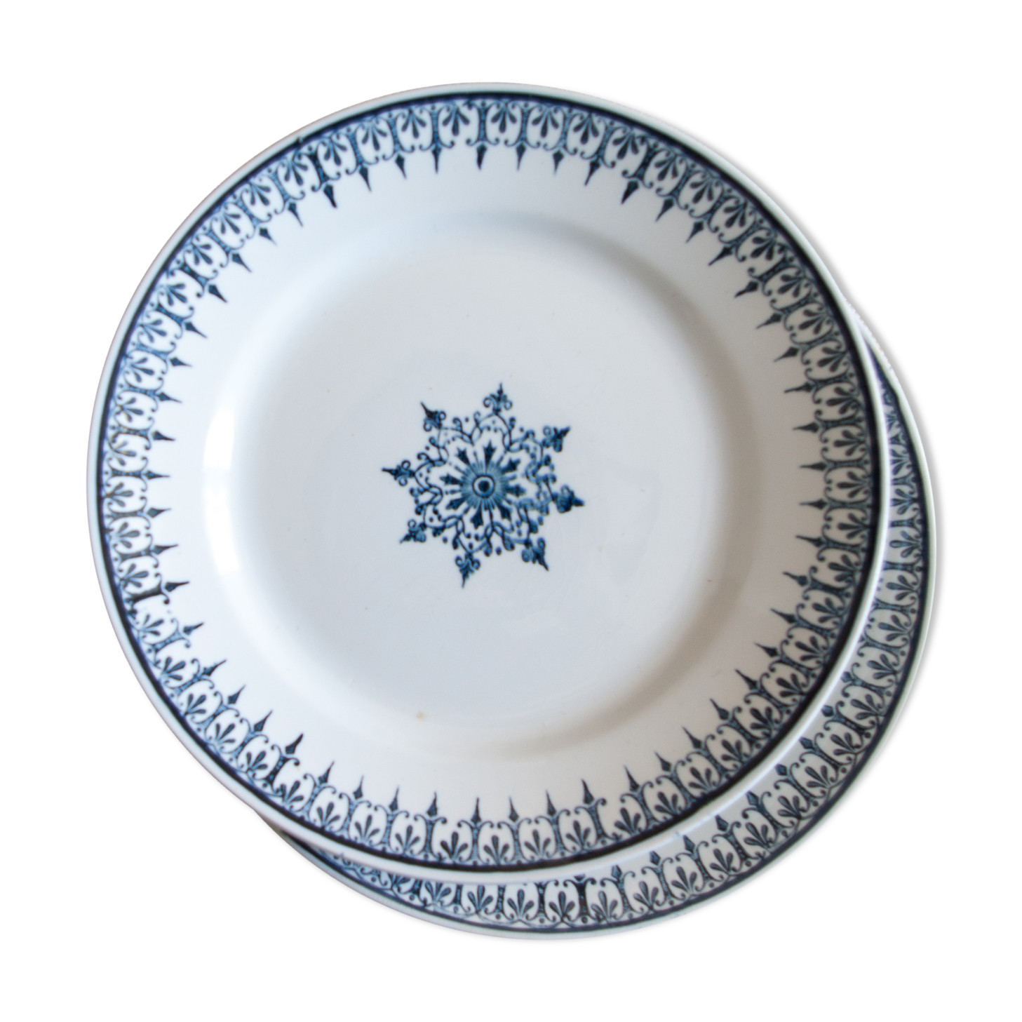 Old dessert plates blue décor, iron earth