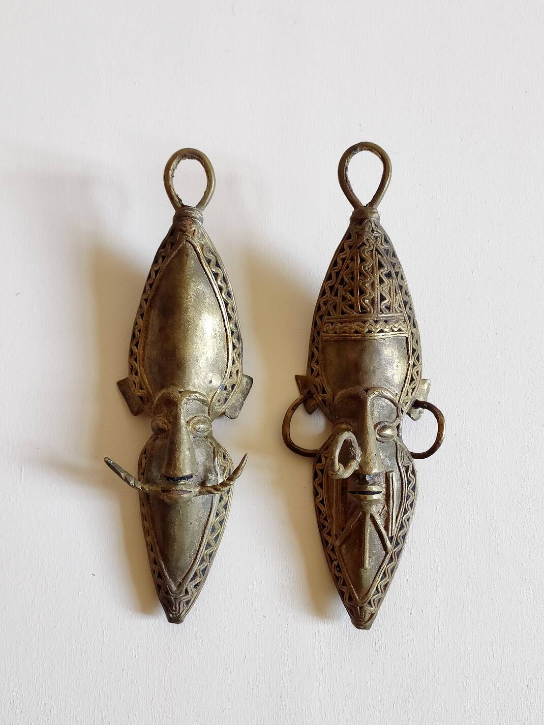 Duo de masques africains bronze