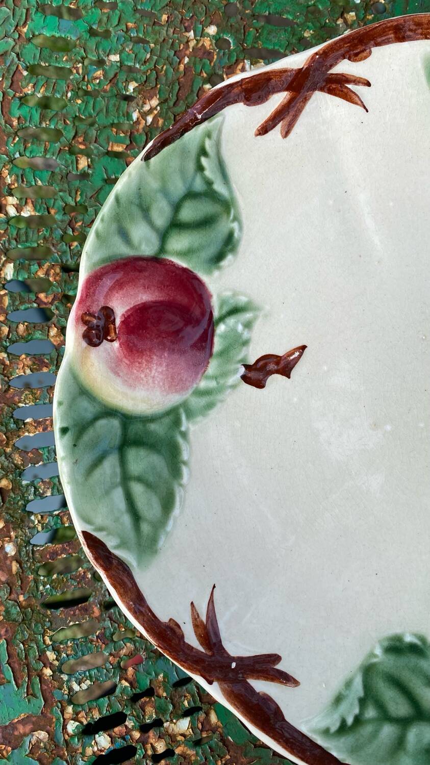 Dessert plates in Choisy le Roi slipware