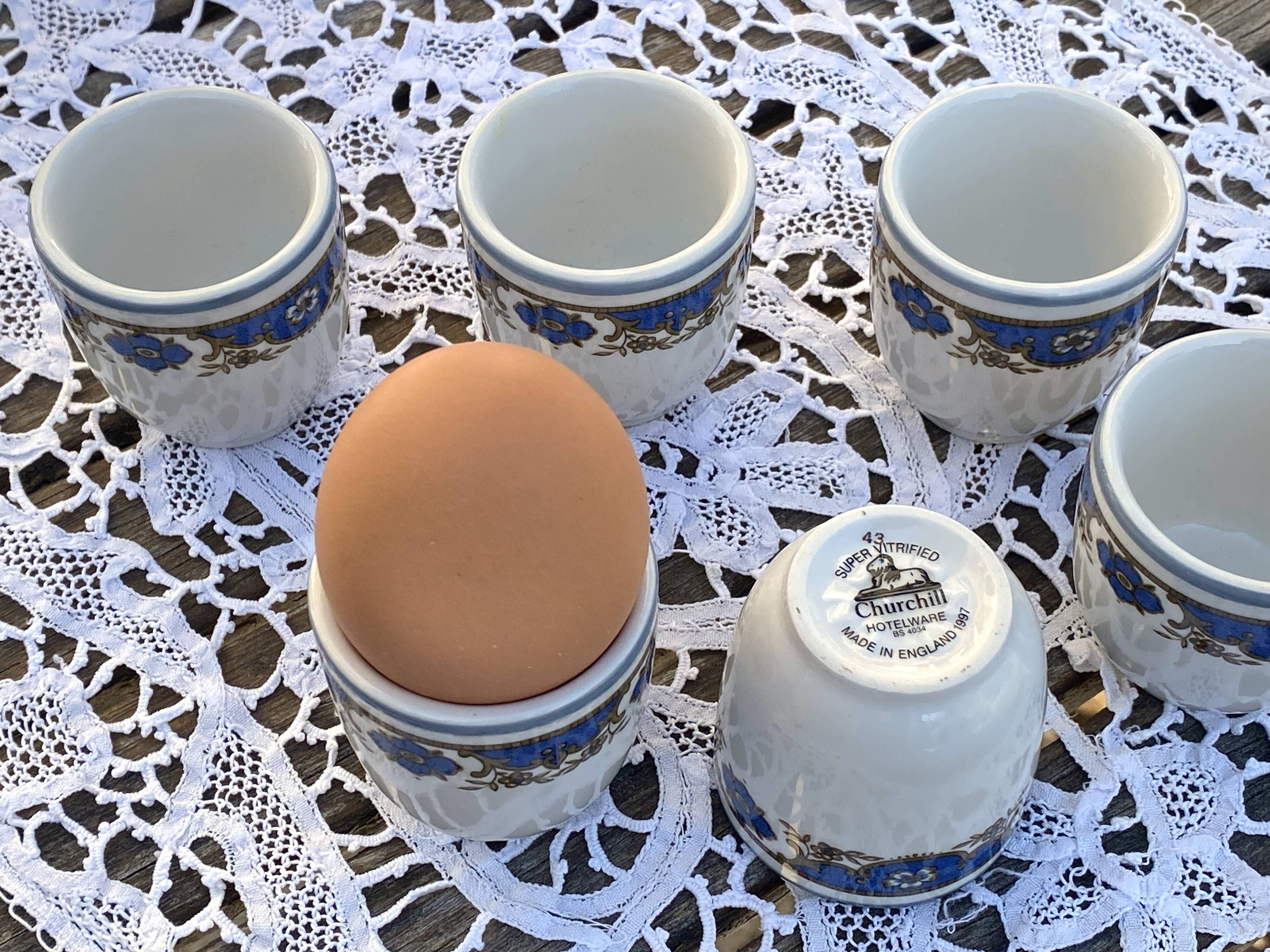 Série 6 coquetiers Vintage en porcelaine anglaise - manufacture Churchill