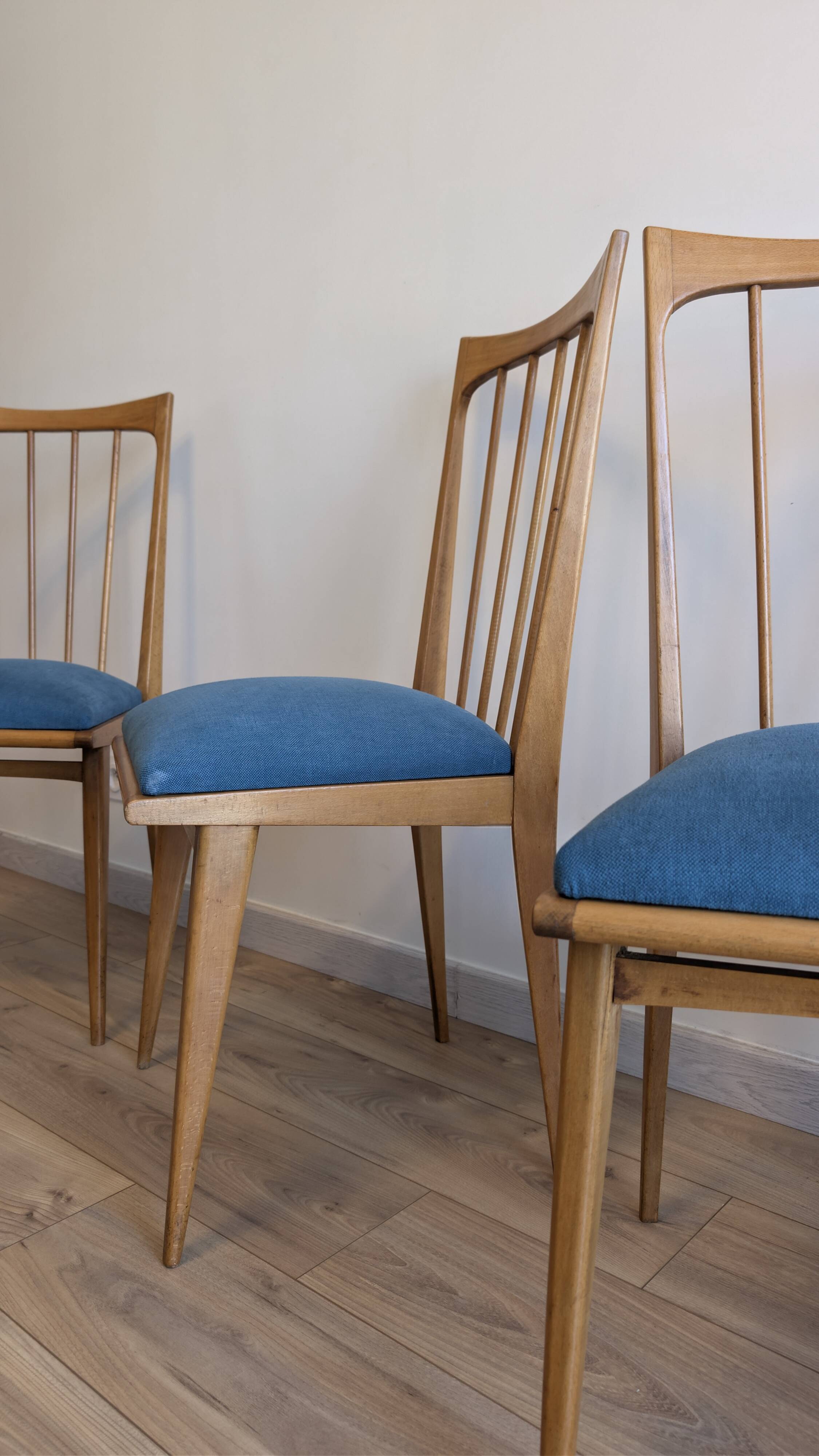 Ensemble de 4 chaises au style nordique minimaliste