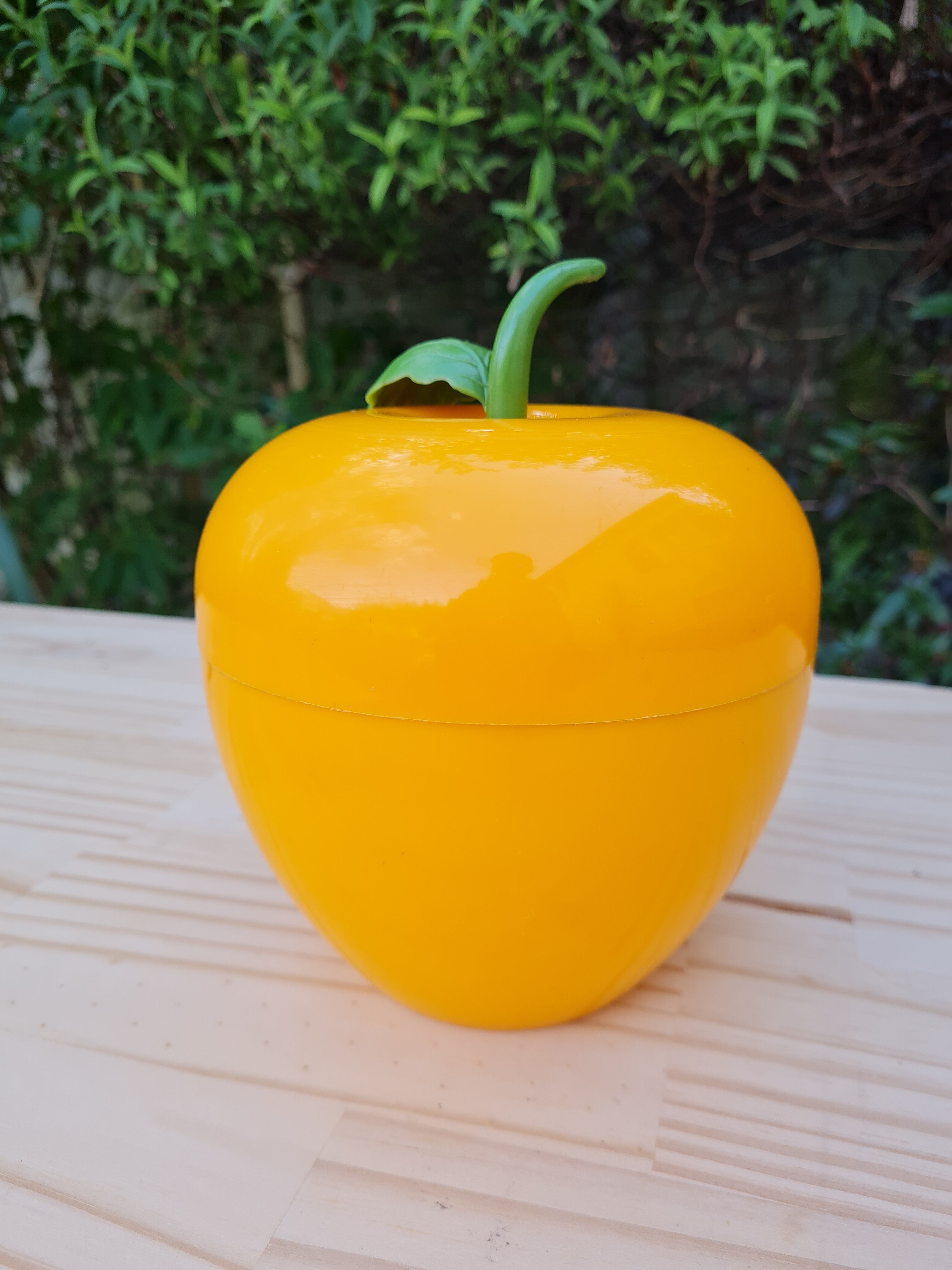 Vintage apple apple somm orange ice cube tray