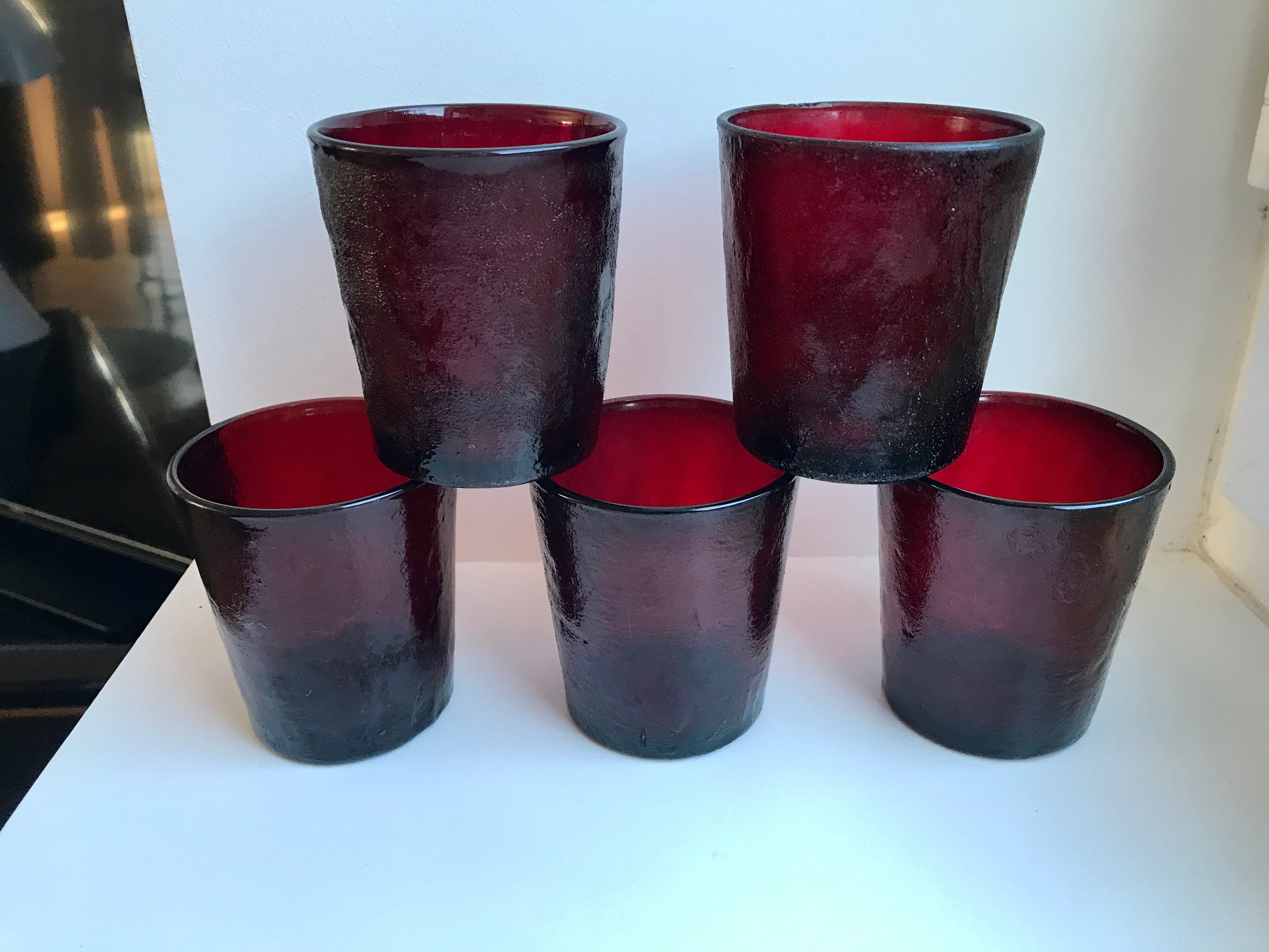 Set of 5 glasses in burgundy colored glass 70s