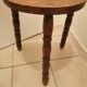 Tabouret tripode demi lune en bois massif