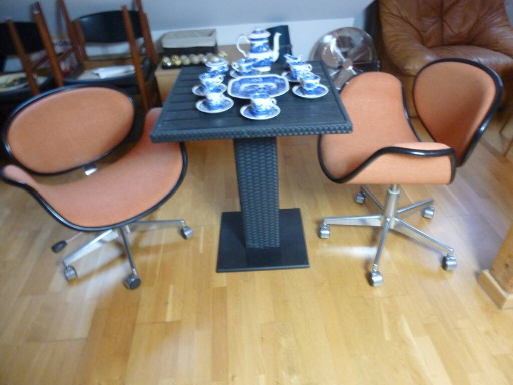 Pair of tulip swivel armchairs by Pierre Paulin for Artifort