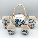 Teapot and cups