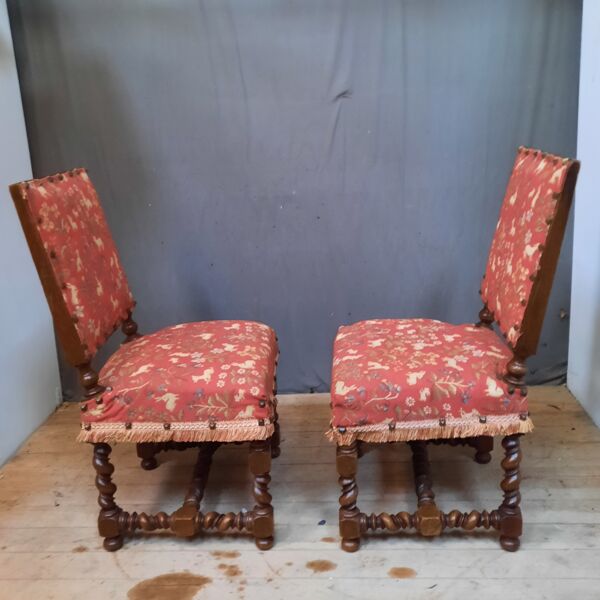 Paire de chaises style louis xiii