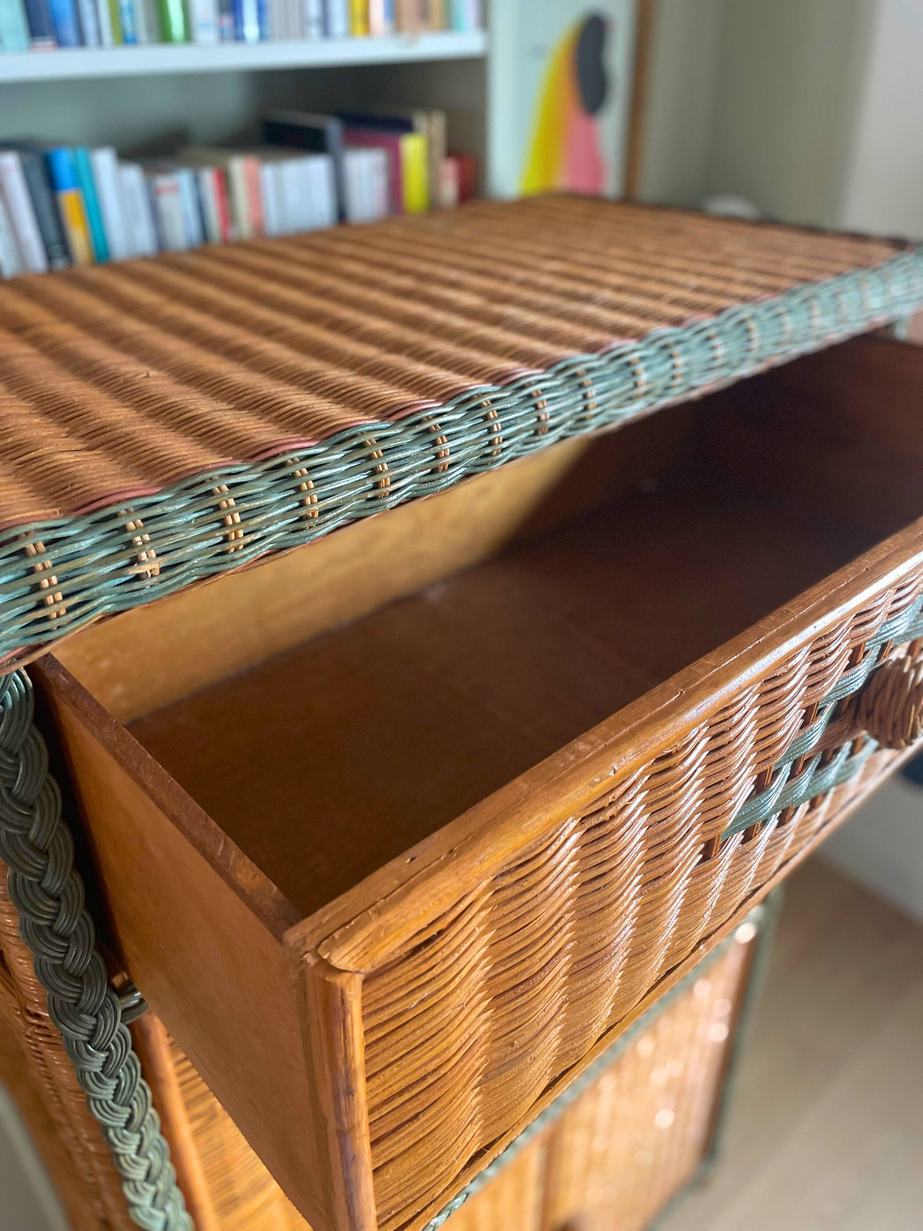 Wicker secretary cabinet