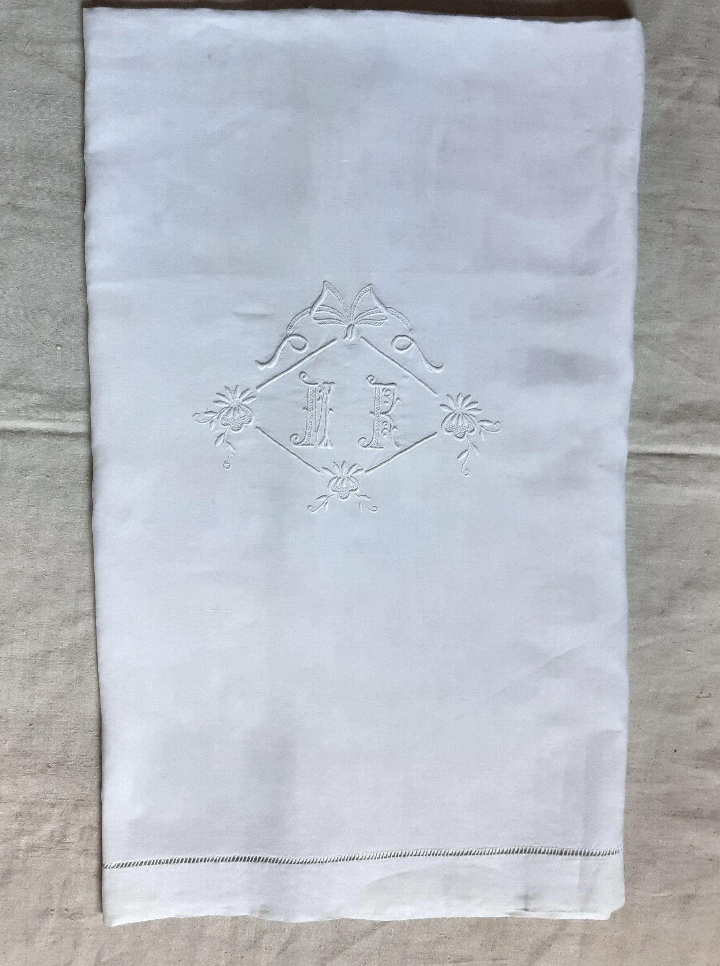 Fine linen sheet with ribbon and florets, monogrammed mr