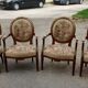 Fauteuil en bois doré à dossier médaillon de style louis xvi